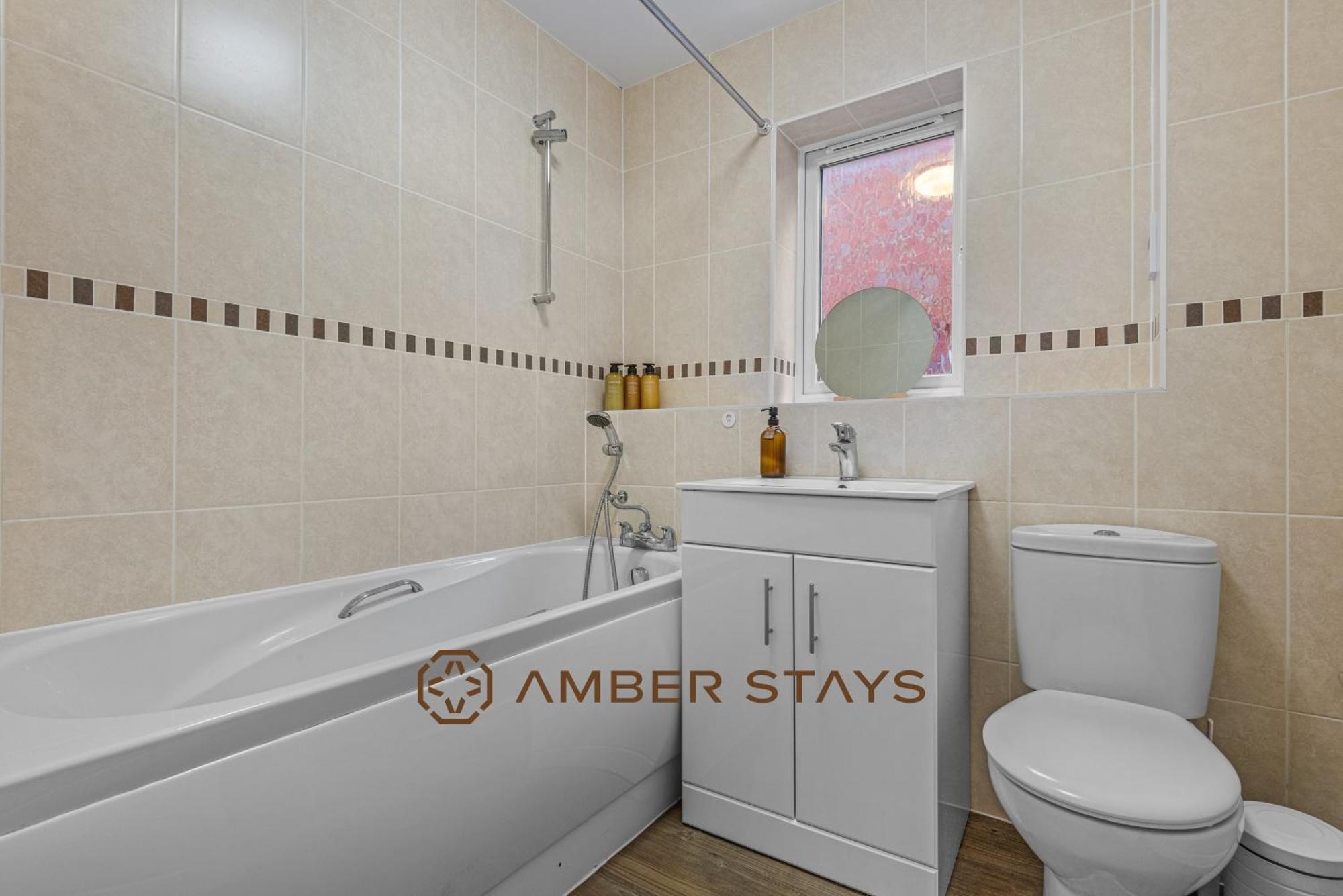 Spacious 5 Bed House In Reading By Amber Stays, Perfect For Business & Contractors, Sleeps 12! Exterior foto