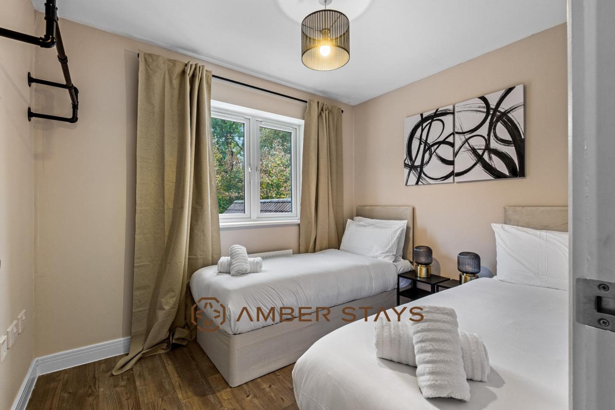 Spacious 5 Bed House In Reading By Amber Stays, Perfect For Business & Contractors, Sleeps 12! Exterior foto