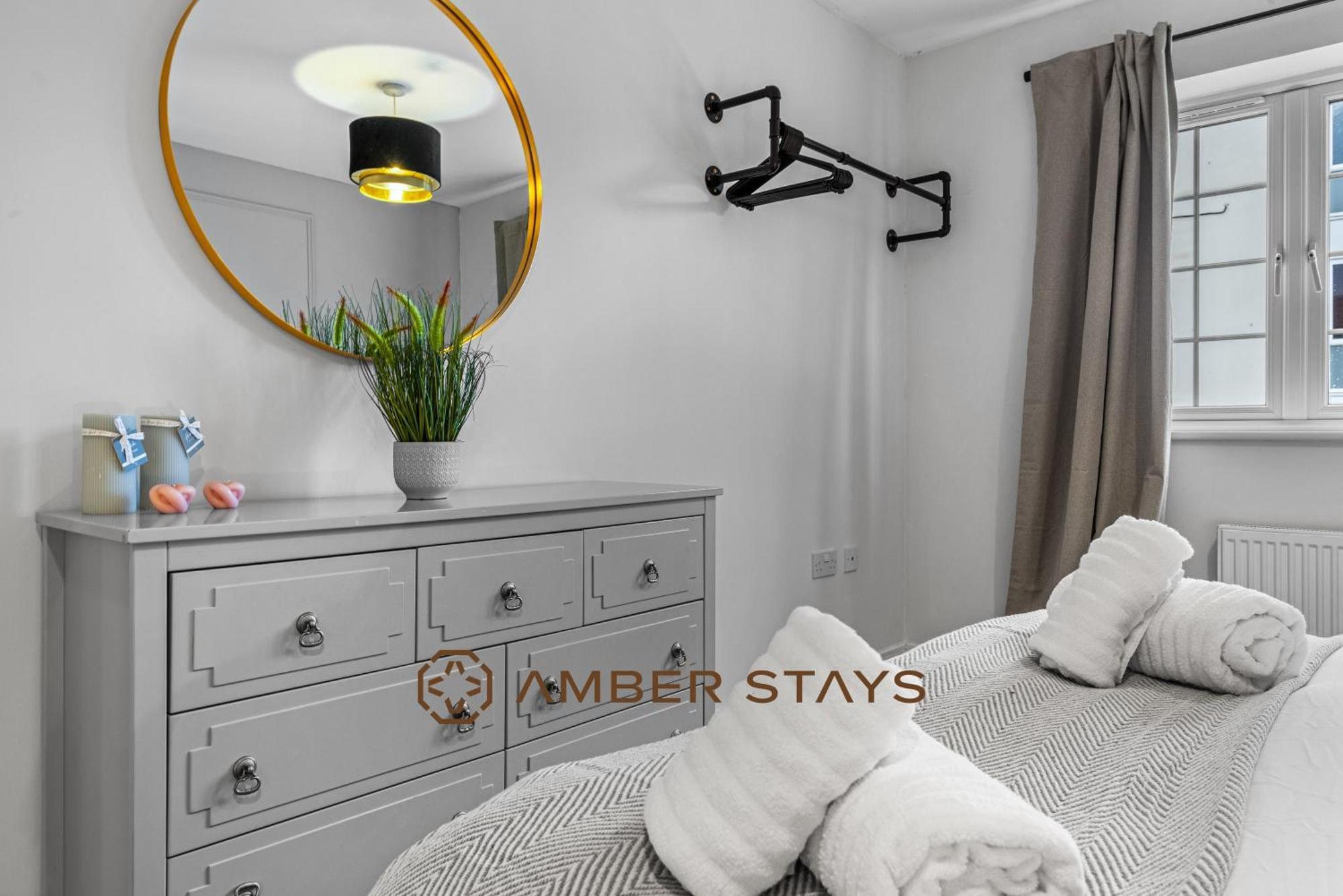 Spacious 5 Bed House In Reading By Amber Stays, Perfect For Business & Contractors, Sleeps 12! Exterior foto